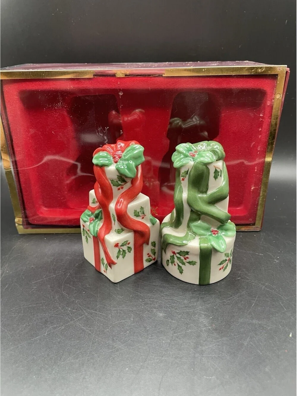 LENOX  Holiday Christmas Presents Gifts Salt and Pepper Shakers Boxed